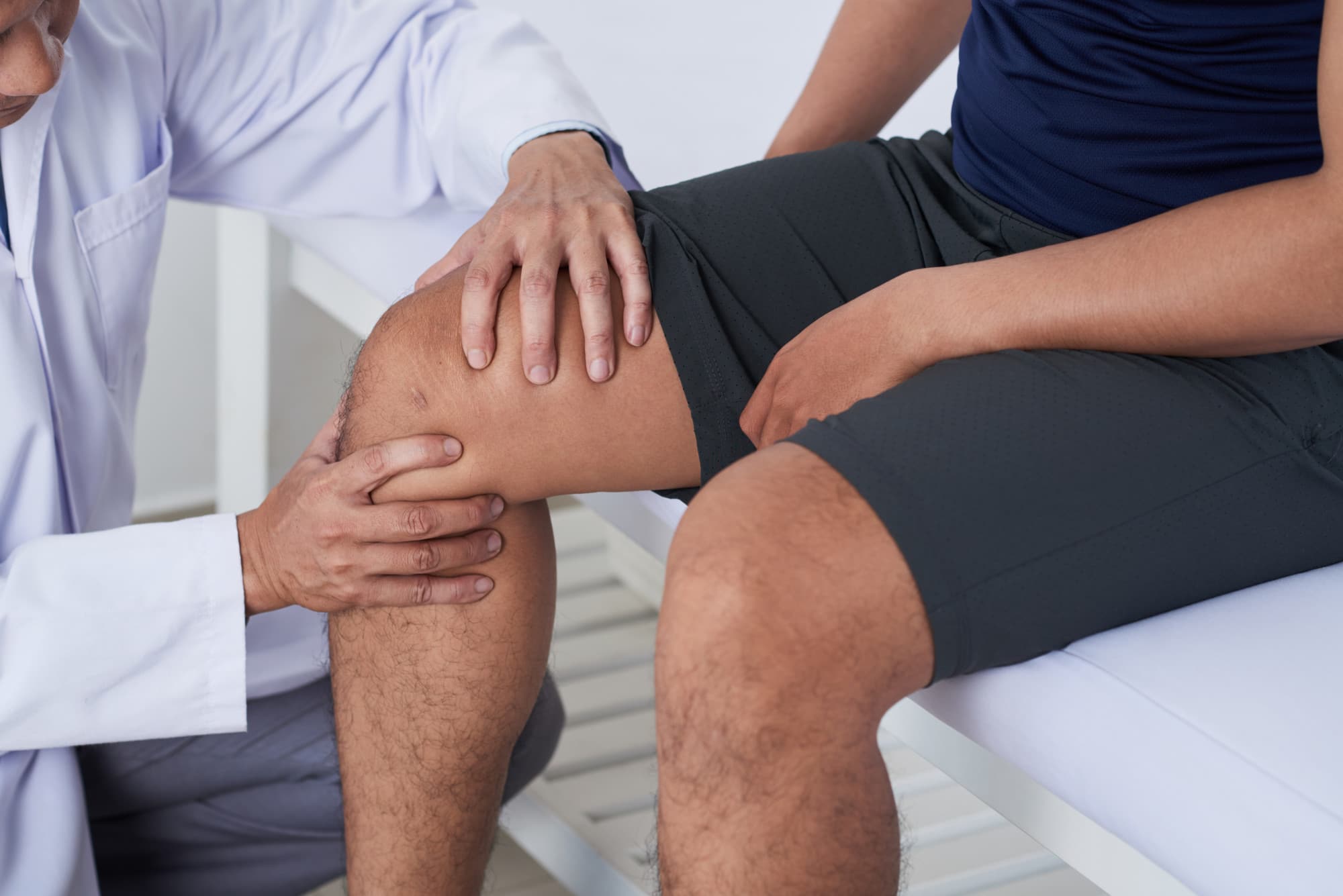 what doctor to see for knee pain